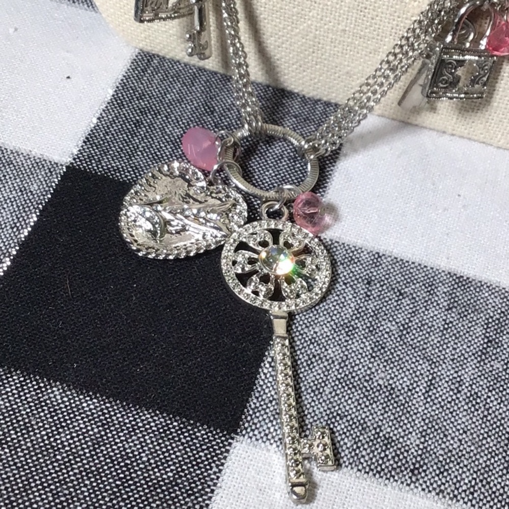 Necklace Heartstrings View 6